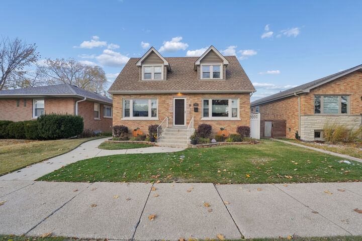 7652 W Catalpa Avenue  Chicago IL 60656 photo