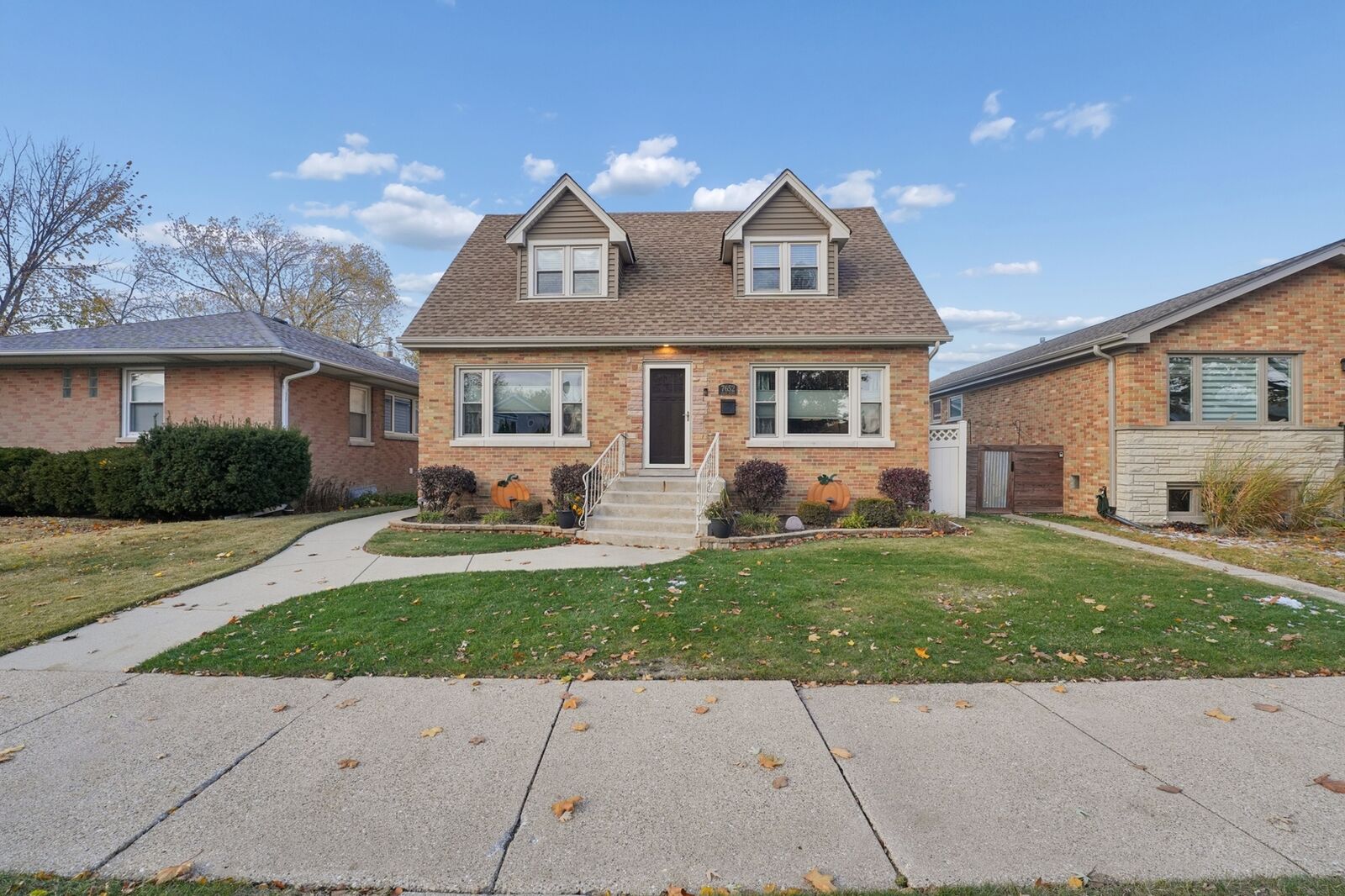 Property Photo:  7652 W Catalpa Avenue  IL 60656 