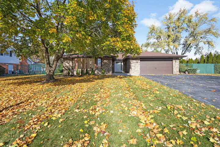 Property Photo:  6710 W Golfview Lane  IL 60463 