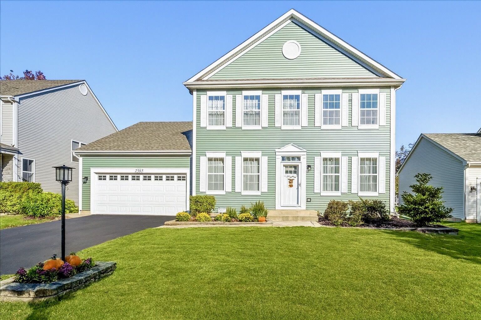 Property Photo:  2385 Barnhart Street  IL 60185 