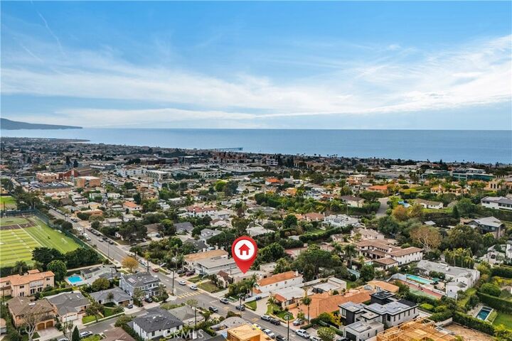 Property Photo:  341 S Meadows  CA 90266 