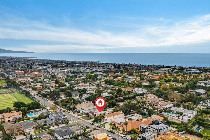 Property Photo:  341 S Meadows  CA 90266 