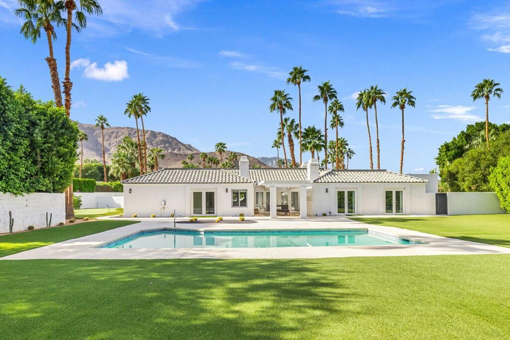 Property Photo: 3 Boothill Circle CA 92270