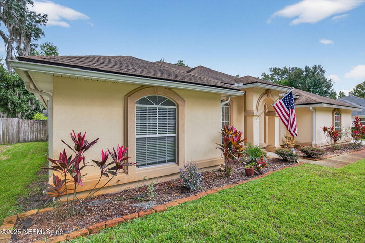 Property Photo: 11321 Landing Estates Drive FL 32257