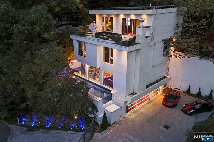 31A Casta Lane  Edgewater NJ 07020 photo