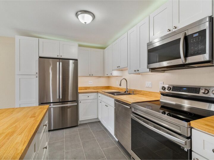 Property Photo: 19 Twin Oaks Terrace VT 05403