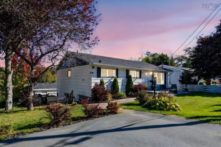 31 Ridge Avenue  Sackville NS B4C 2L5 photo