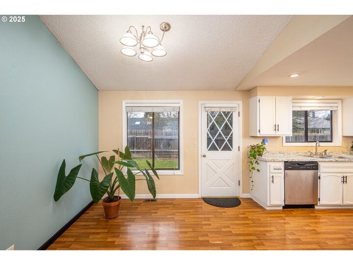 Property Photo: 4867 Teralee Ln OR 97402