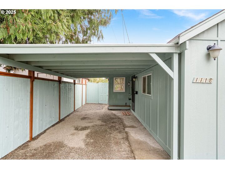 Property Photo: 1116 NE Irvine St OR 97128