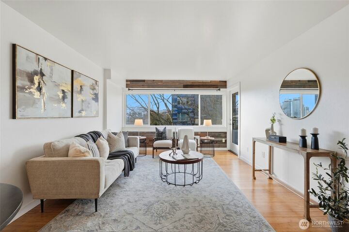 Property Photo: 705 E Republican Street # 403 WA 98102