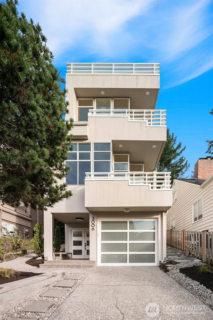 Property Photo:  3006  44th Avenue W  WA 98199 