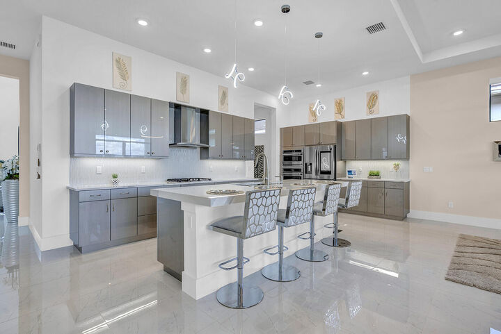 Property Photo: 5320 Saint Armands Way FL 33470