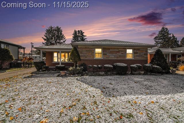 Property Photo:  29507 Mark Lane  MI 48152 