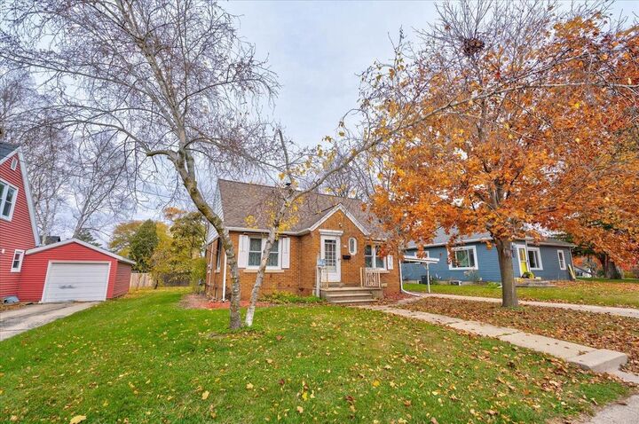 Property Photo:  917 East Madison Street  WI 53594 