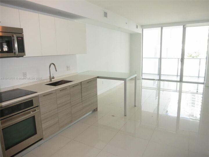 Property Photo:  1300 Brickell Bay Dr 1110  FL 33131 