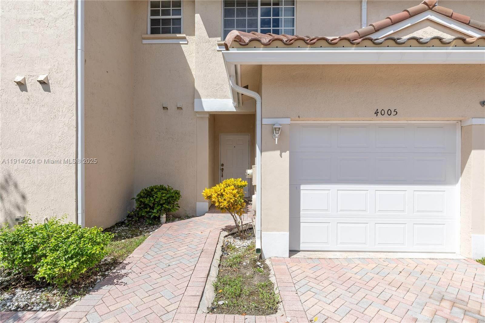 Property Photo:  4005 NW 91st Ter  FL 33351 