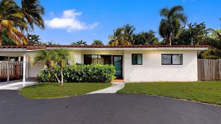 Property Photo:  1630 SW 23rd Ave  FL 33312 