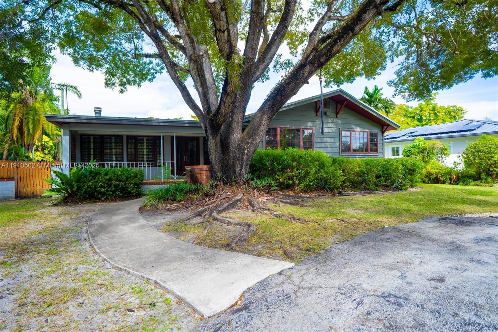 Property Photo: 6551 SW 75th Ter FL 33143