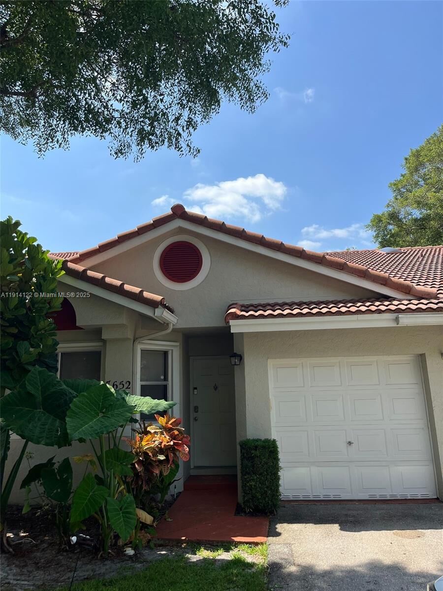 Property Photo: 7652 S Pinewalk Dr S 139 FL 33063