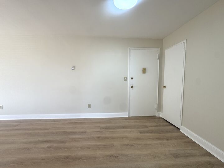Property Photo:  45 Maple Street Apt 2E  CT 06850 