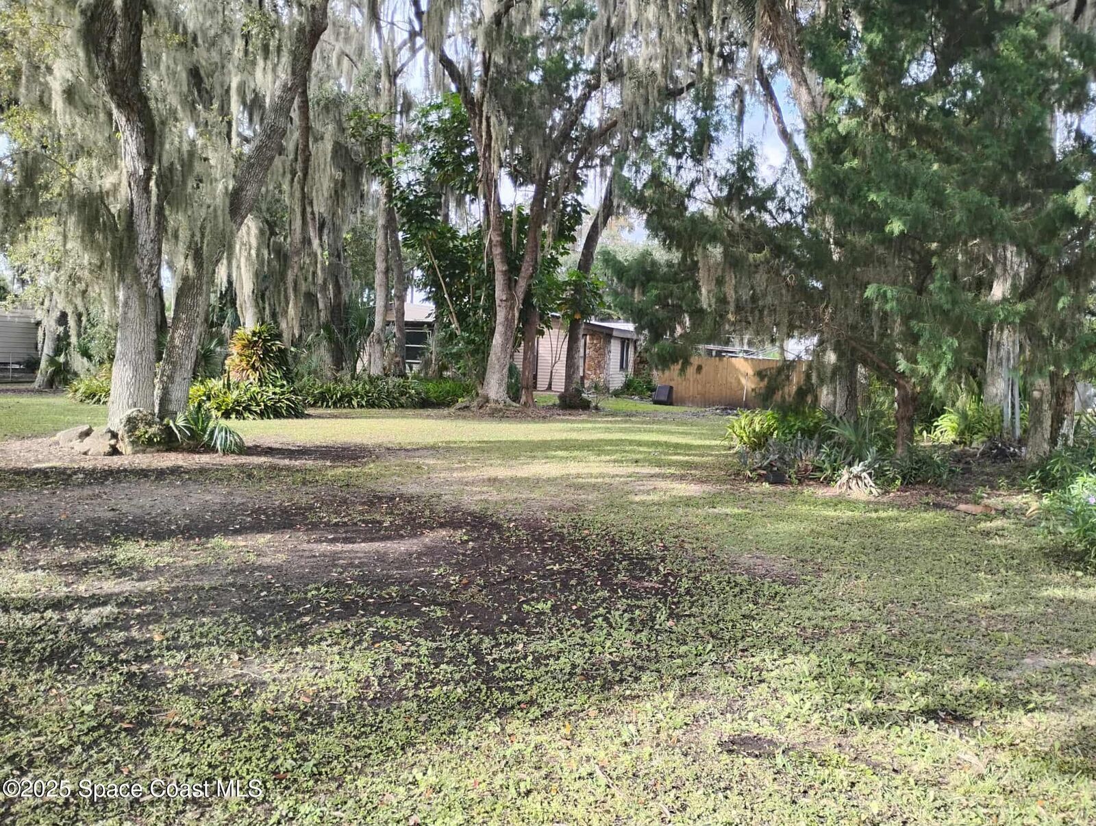 Property Photo: 865 Pine Island Road FL 32953