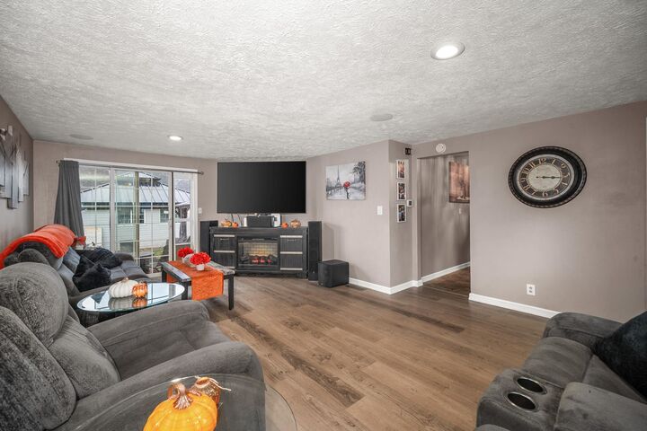 Property Photo: 20 W Graves Rd WA 99218-2306