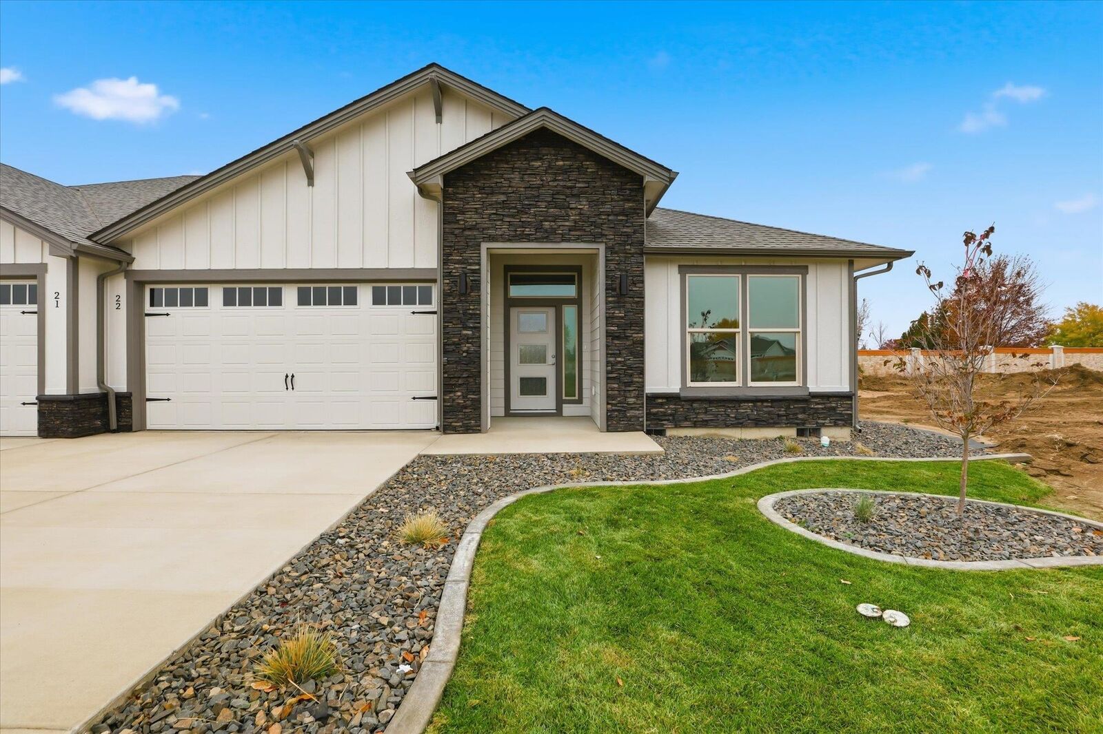 Property Photo: 1109 - Unit 22 N Country Club Dr 22 WA 99006