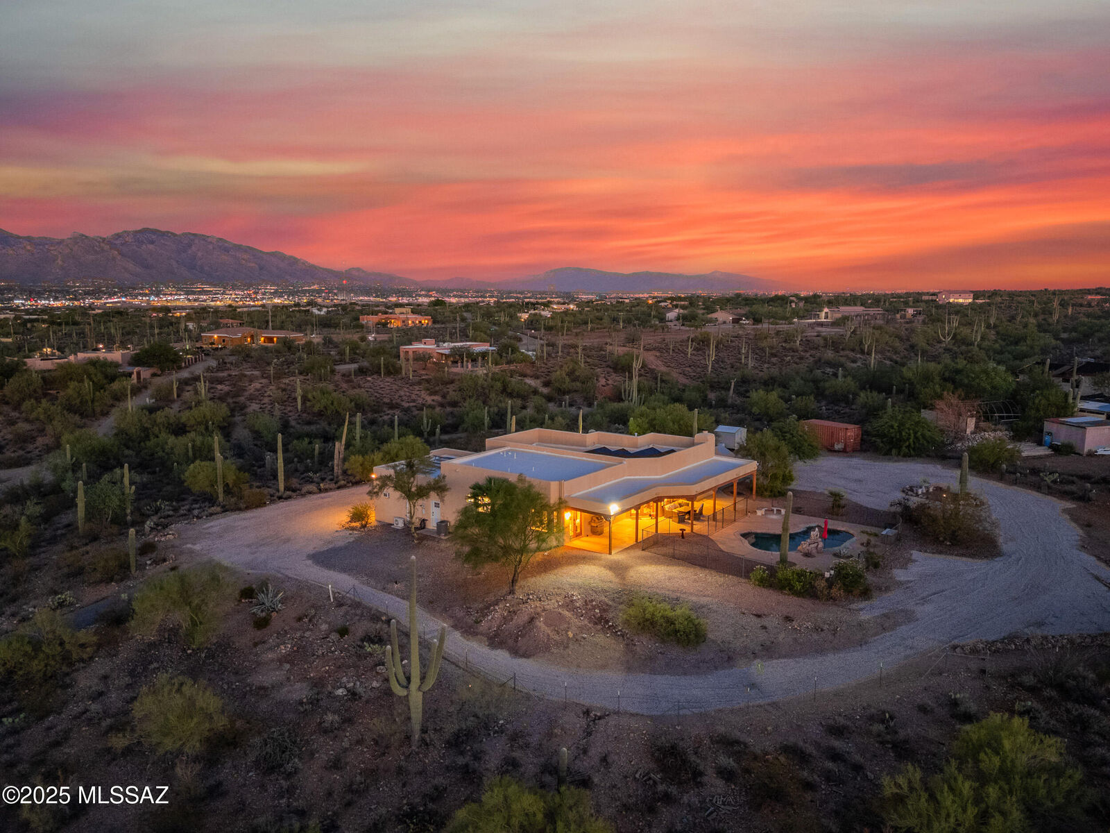 Property Photo:  6700 W Calle De Mi Jazmin  AZ 85743 