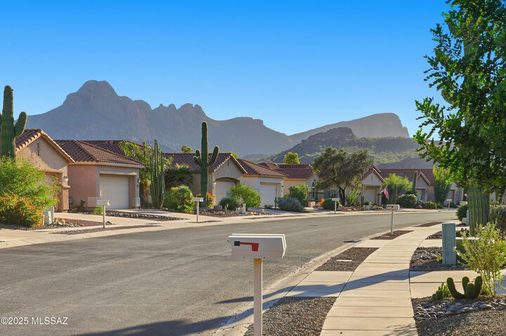 Property Photo: 7968 W Cottonwood Wash Way AZ 85743