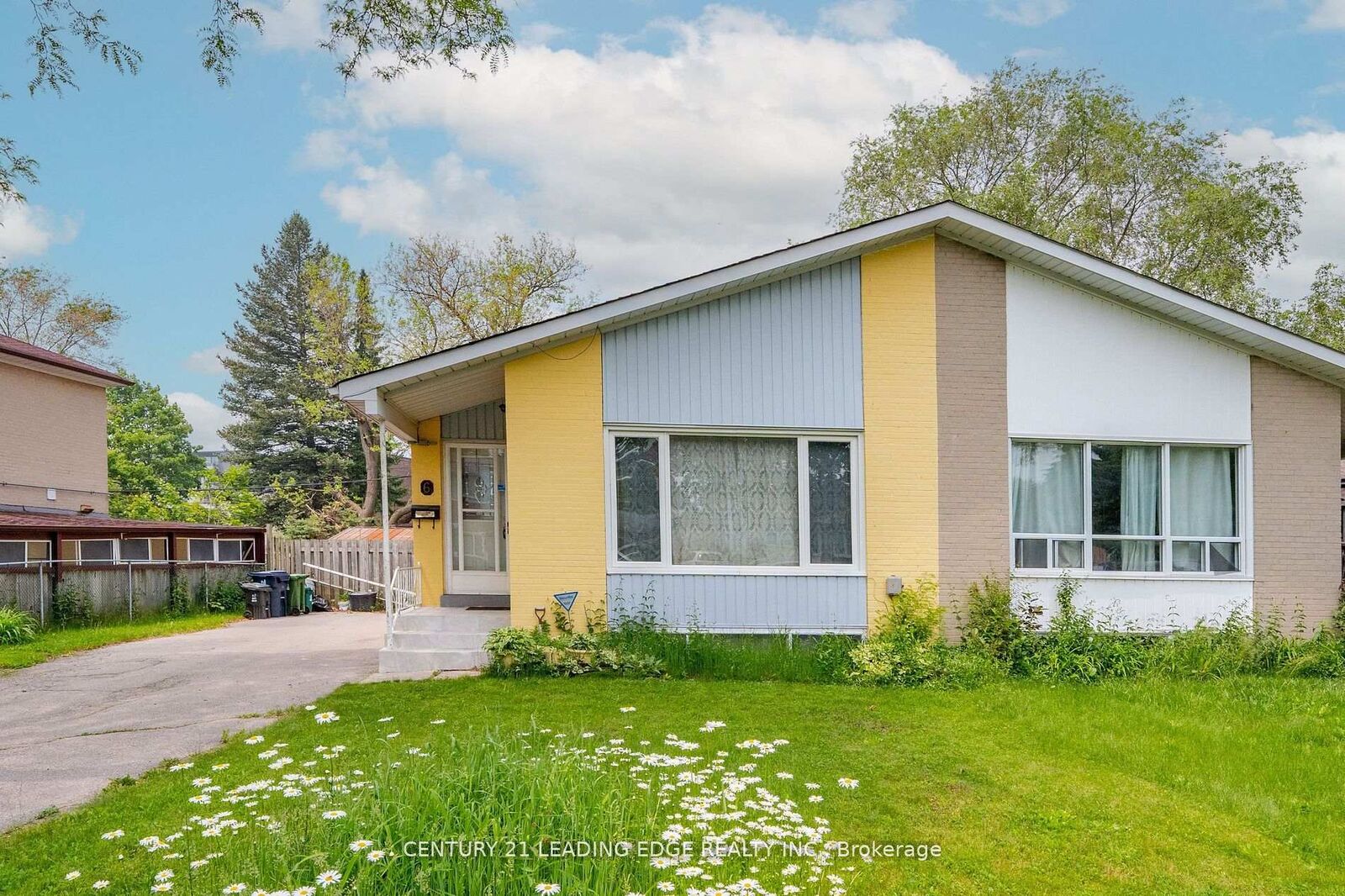 Property Photo: 6 Ravenrock Court ON M3A 2Y9