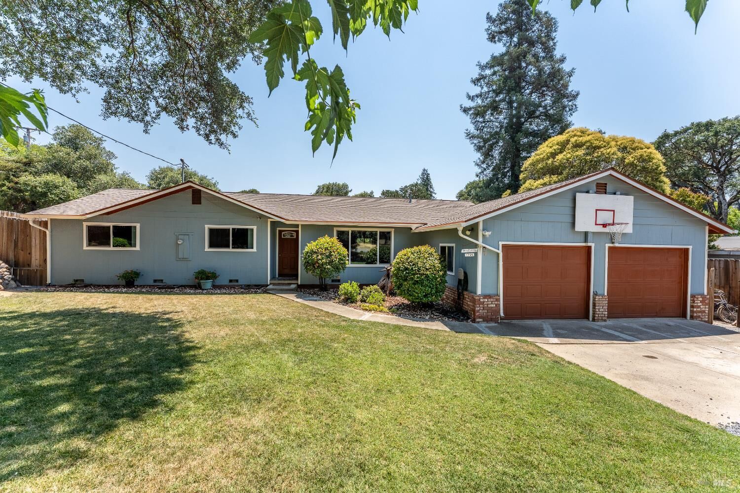 Property Photo:  1725 E Madrone Drive  CA 95482 