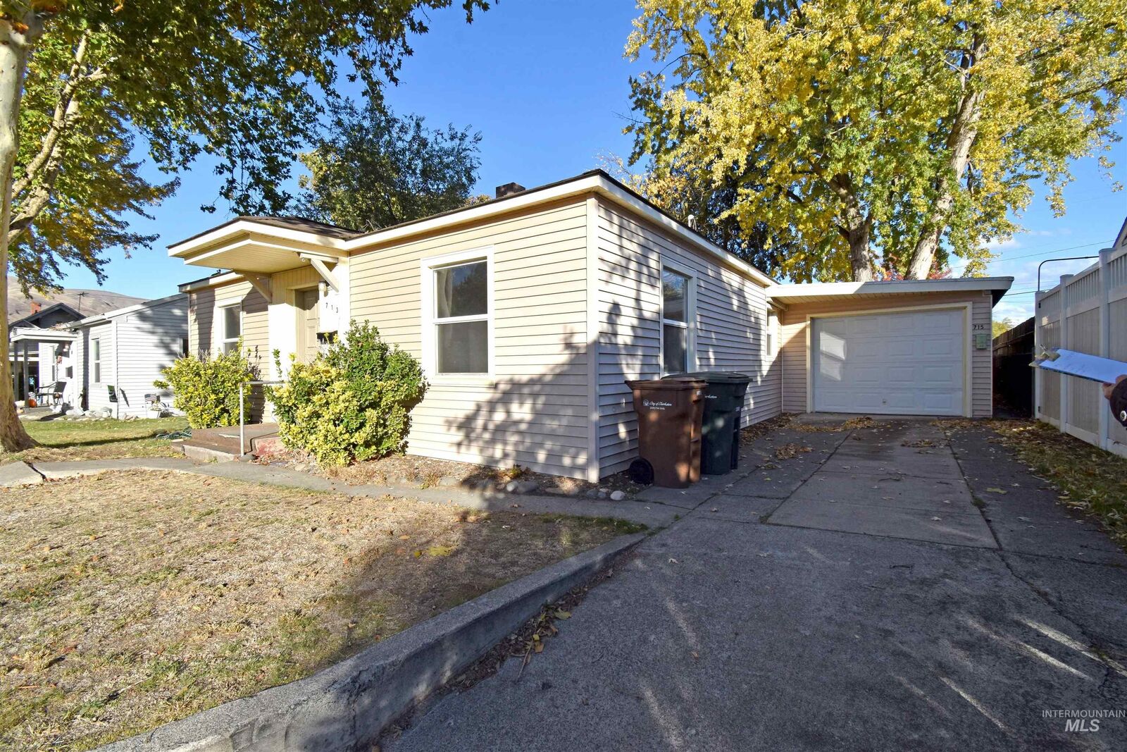 Property Photo:  713-715 4th Street  WA 99403 