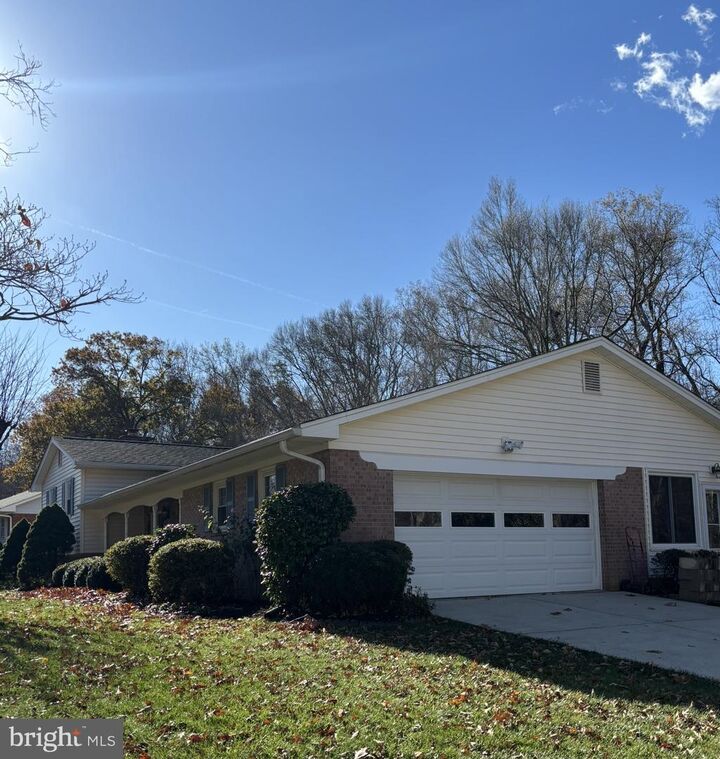 Property Photo: 2631 E Meredith Drive VA 22181