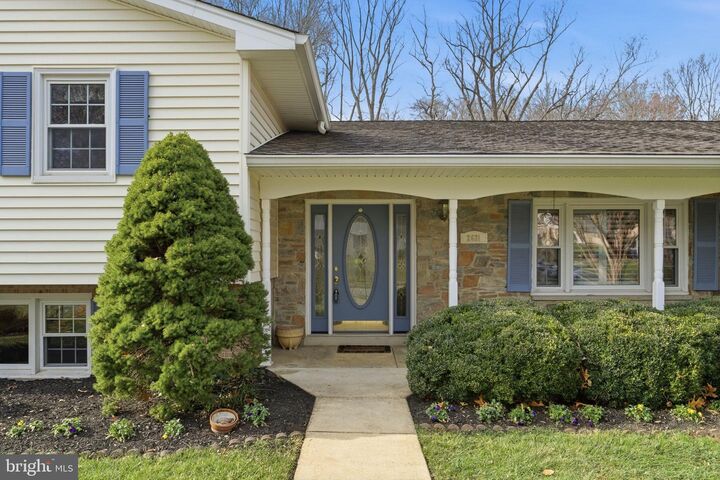 Property Photo: 2631 E Meredith Drive VA 22181