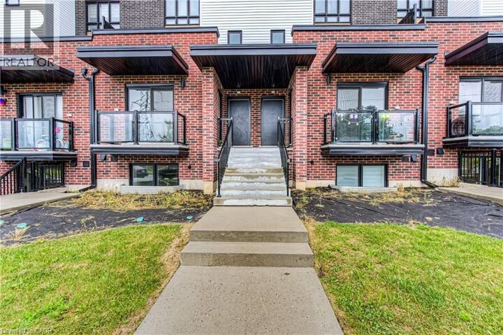 Photo de la propriété: 253 Chapel Hill Drive ON N2R 0S4