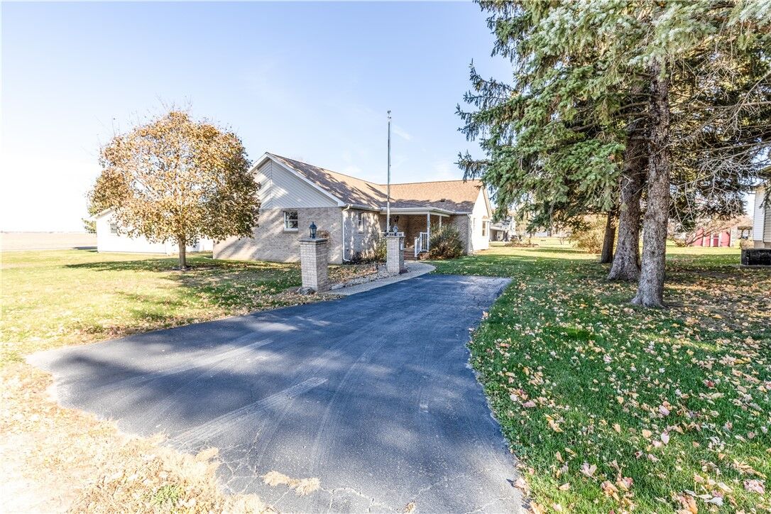 Property Photo:  324 N Oak Street  IL 62510 