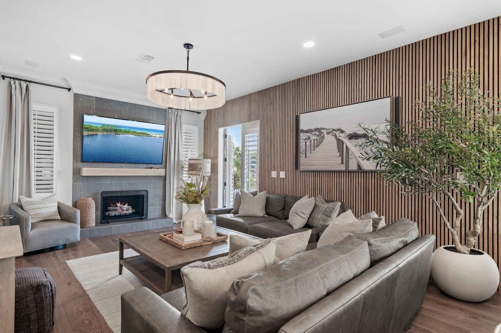 Property Photo: 3592 Waverly Circle FL 32541