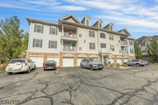 Property Photo:  6 Cliff Rd D2  NJ 07424 