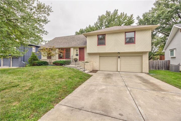 9712 Craig Drive  Overland Park KS 66212 photo