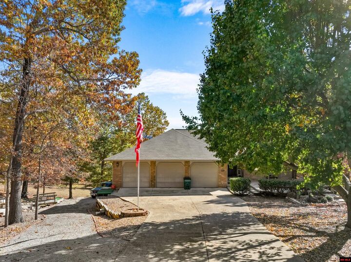 Property Photo: 127 Concord Place AR 72619