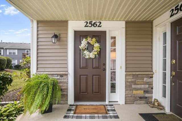 Property Photo:  2562 Golf Ridge Circle 2562  IL 60563 