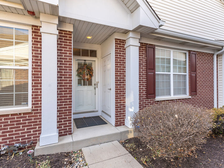 Property Photo:  2805 Bond Circle 2805  IL 60563 
