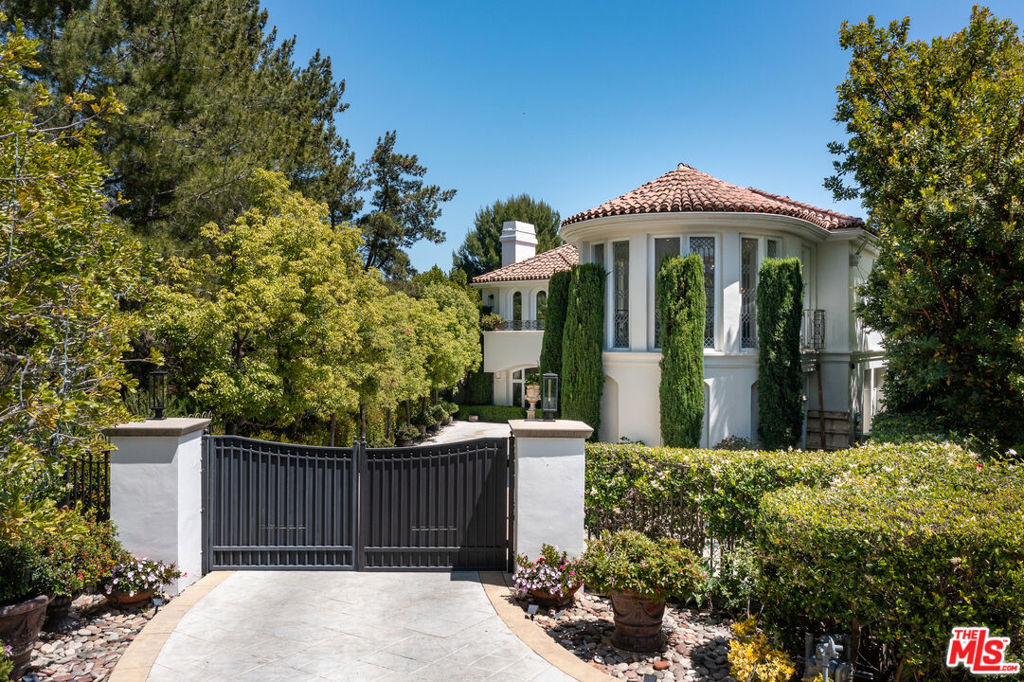 Property Photo:  11730 Stonehenge  CA 90077 