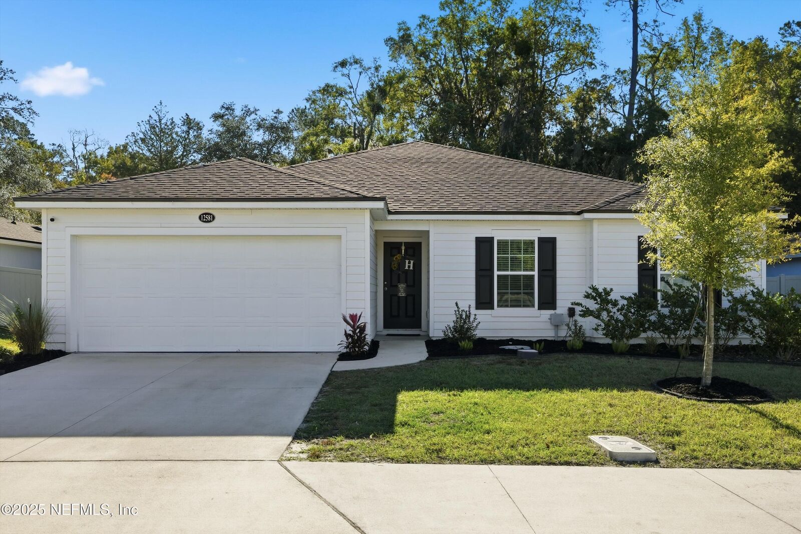 Property Photo: 12581 Creekside Manor Drive FL 32218