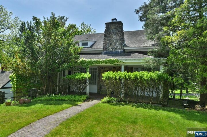 584 W Saddle River Road  Upper Saddle River NJ 07458 photo