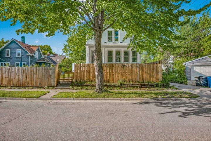 1912 15th Avenue N  Minneapolis MN 55411 photo