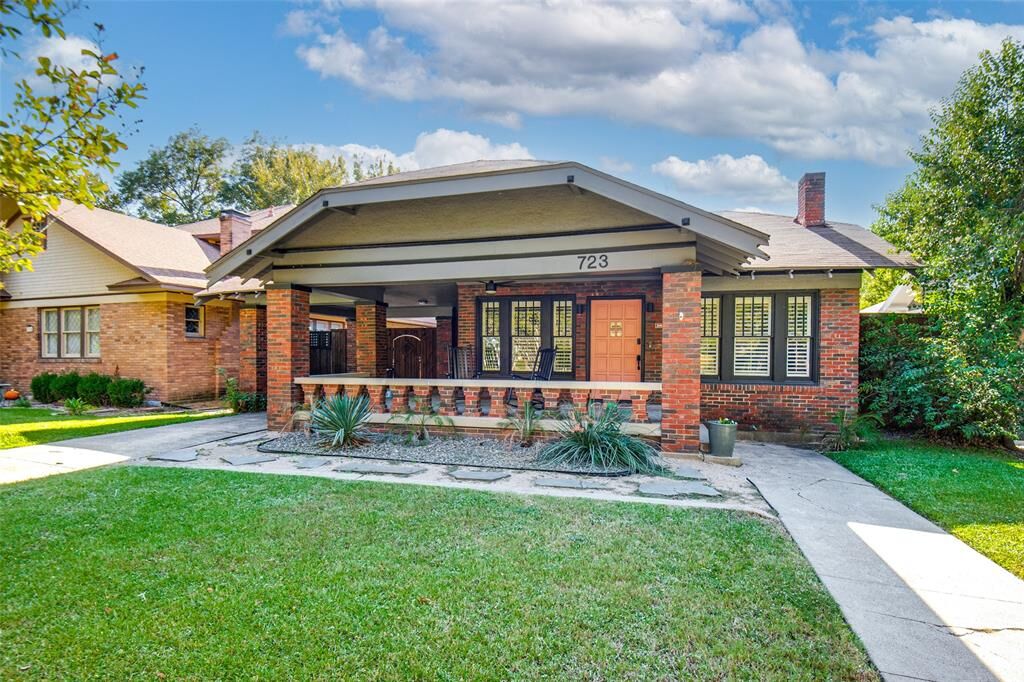 Property Photo: 723 Skillman Street TX 75214