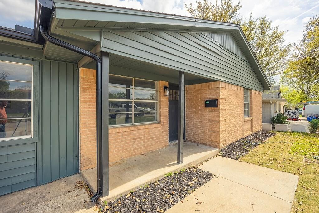 Property Photo: 2112 Pontiac Drive TX 75006