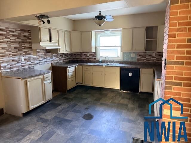 Property Photo:  115 3rd Ave NW  IA 51340 