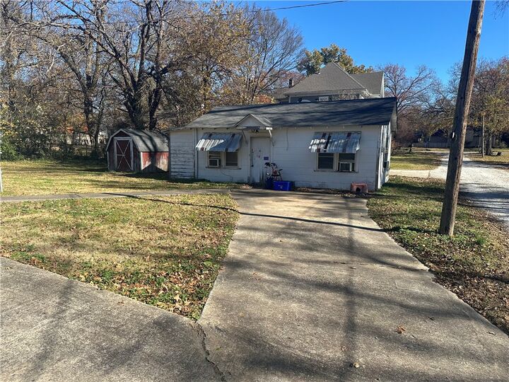 Property Photo:  511 N Wright Street  AR 72761 